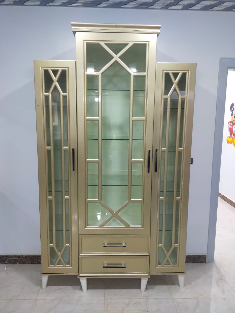 إطار باب خشبي